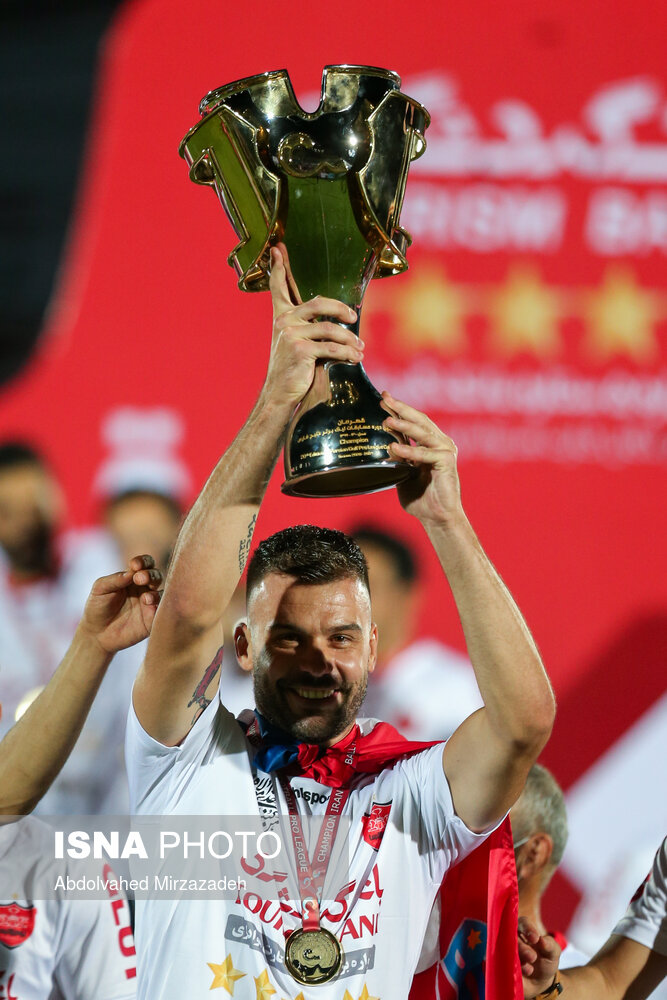 شادی بوژیدار رادوشویچ در جشن قهرمانی پرسپولیس در لیگ برتر فوتبال