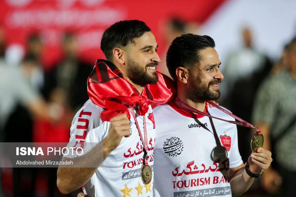 شادی احمد نورالهی و کمال کامیابی‌نی در جشن قهرمانی پرسپولیس در لیگ برتر فوتبال