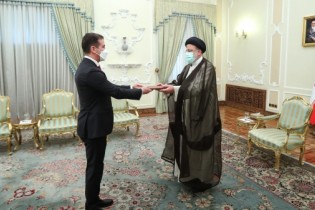 سفیر جدید جمهوری آذربایجان در ایران استوارنامه خود را تقدیم آیت‌الله رئیسی کرد