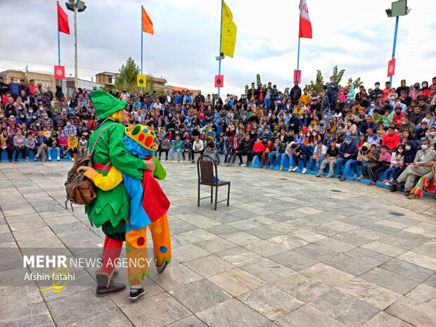 اجراهای عمومی روز دوم جشنواره بین المللی تئاتر خیابانی مریوان