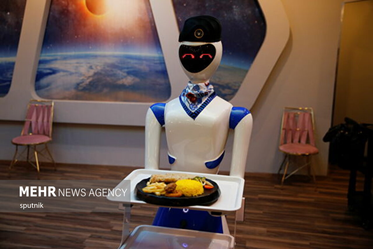 ربات های گارسن در رستوران موصل