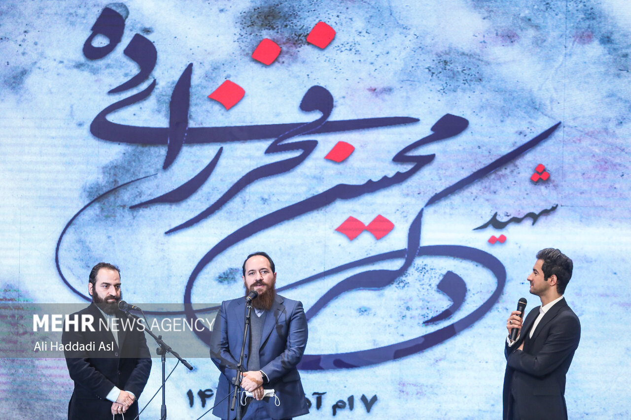 فرزندان شهید فخری زاده در حال سخنرانی در مراسم بزرگداشت دانشگاهی شهید فخری زاده هستند