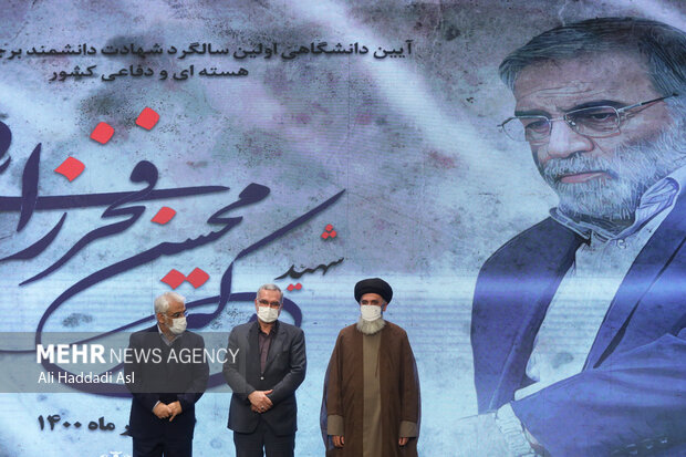 حجت الاسلام آقاجانپور، دکتر عین الهی و دکتر طهرانچی در مراسم بزرگداشت دانشگاهی شهید فخری زاده حضور دارند