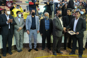 اهدا دو واحد آپارتمان به برادران گرايی قهرمانان شیرازی کشتی فرنگی
- شیراز