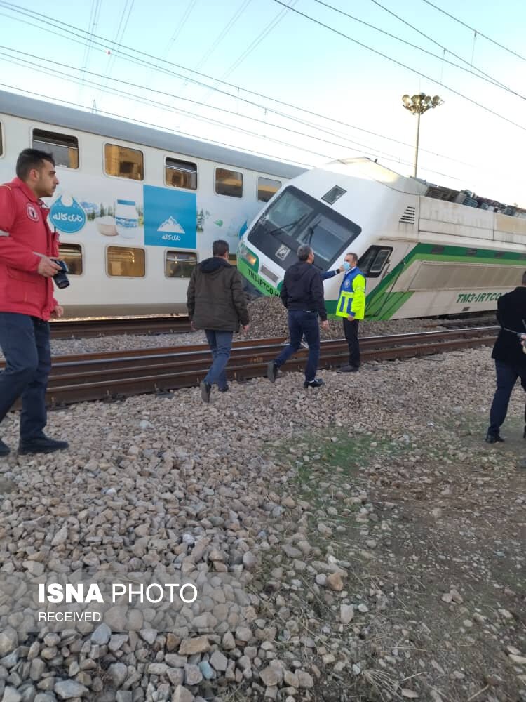 حادثه برخورد دو دستگاه قطار مترو کرج - تهران