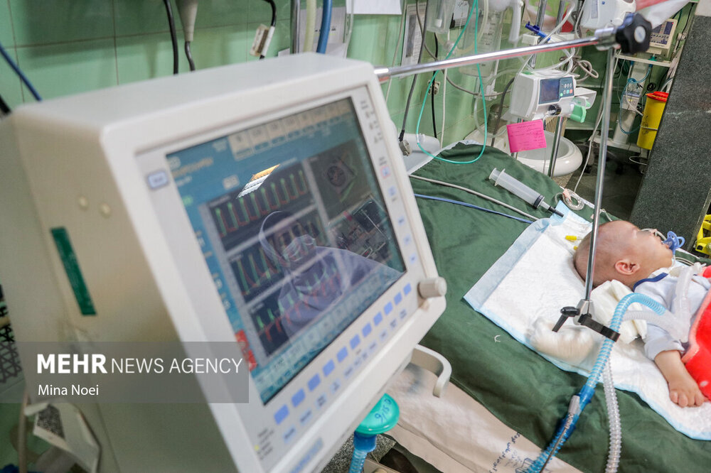 فرشتگان ایثار نشان دهنده تلاش بی وقفه پرستاران در در دو بخش خون و ICU تنفسی بیمارستان کودکان تبریز به مناسبت روز پرستار است