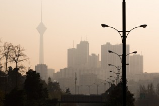 وضعیت قرمز در ۱۶ ایستگاه سنجش کیفیت هوای تهران
