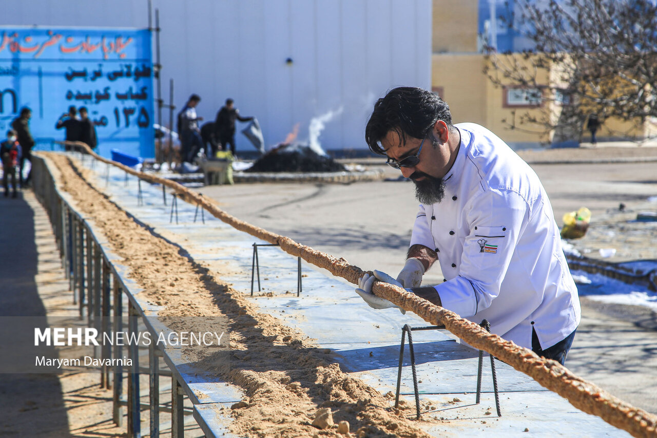 پخت کباب 135 متری به مناسبت میلاد حضرت زهرا(س) در بجنورد