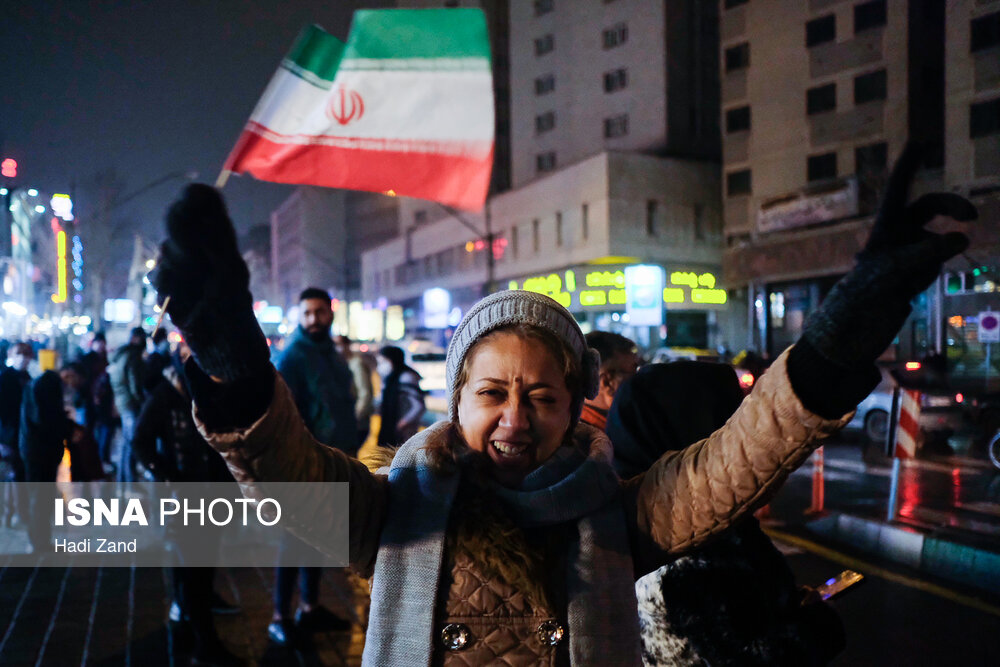 شادی مردم تهران پس از صعود تیم ملی به جام جهانی قطر