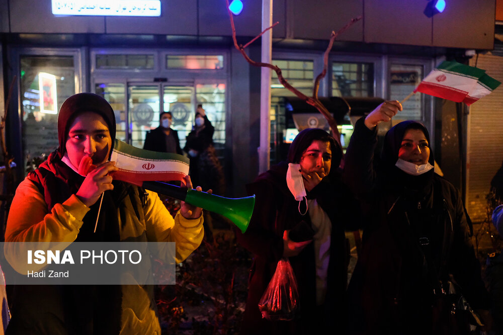 شادی مردم تهران پس از صعود تیم ملی به جام جهانی قطر