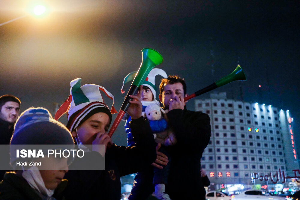 شادی مردم تهران پس از صعود تیم ملی به جام جهانی قطر