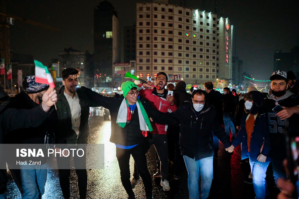 شادی مردم تهران پس از صعود تیم ملی به جام جهانی قطر