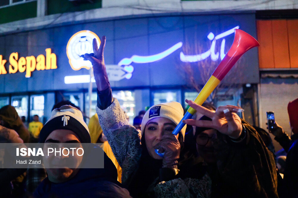 شادی مردم تهران پس از صعود تیم ملی به جام جهانی قطر