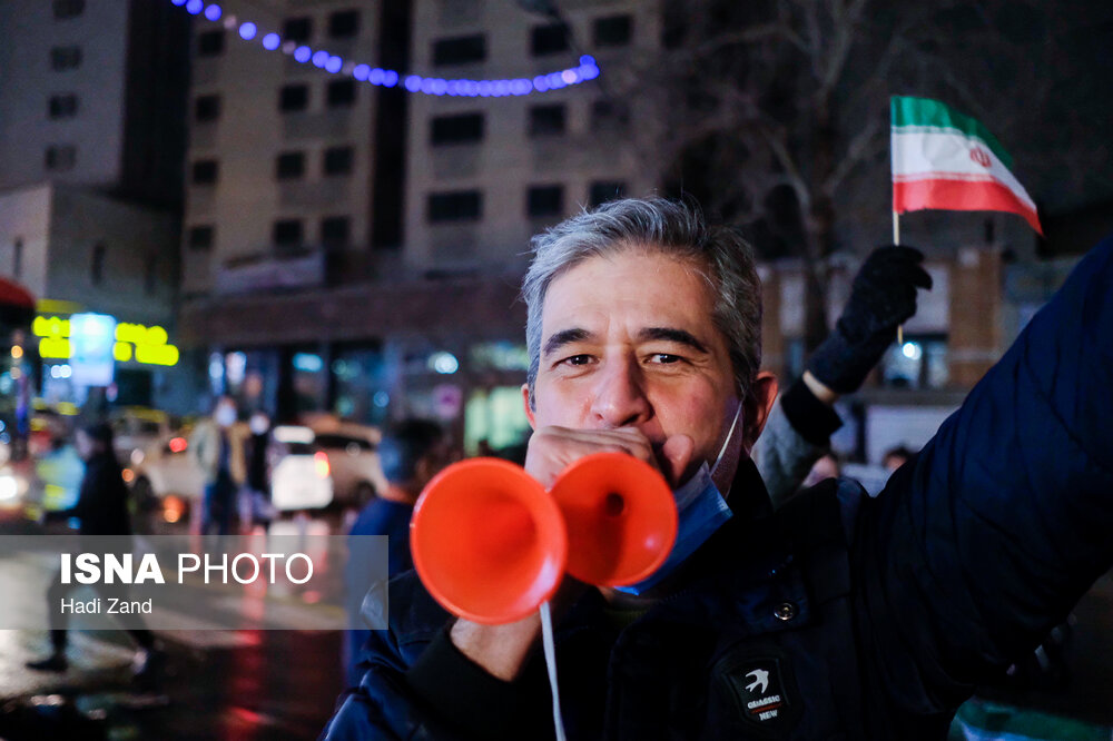 شادی مردم تهران پس از صعود تیم ملی به جام جهانی قطر