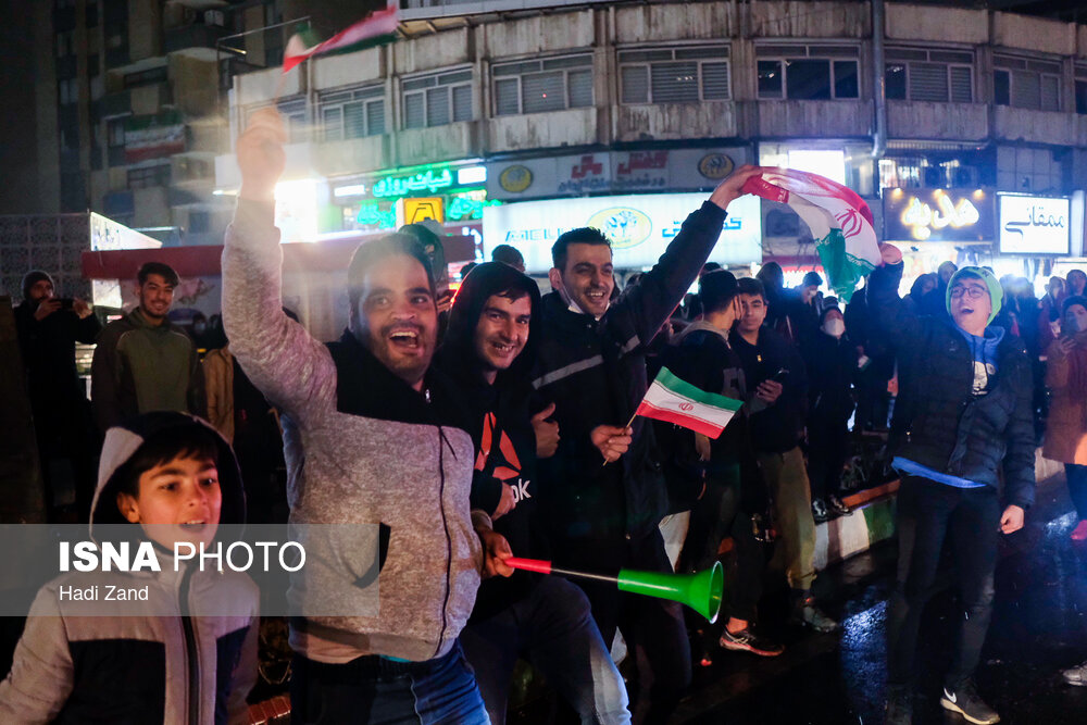 شادی مردم تهران پس از صعود تیم ملی به جام جهانی قطر