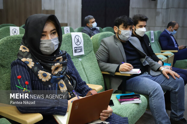 نشست تبیین ظرفیت های اخلاقی صبح یکشنبه با حضور اساتید و دانشجویان اتباع خارجی در دانشگاه بین المللی اهل بیت(ع) برگزار شد