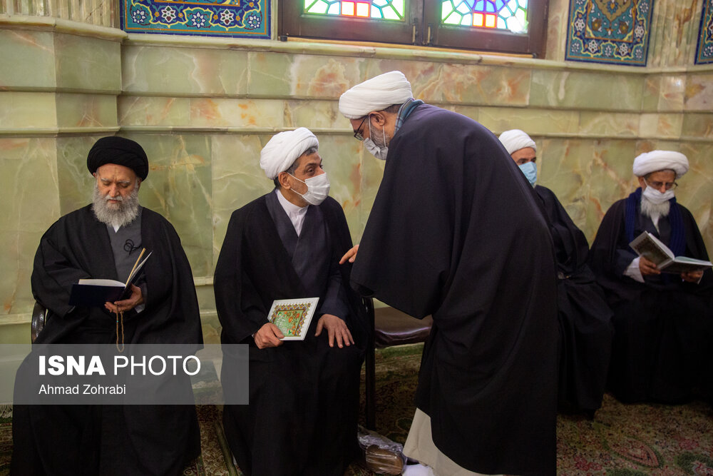 حضور مراجع، علما و مردم در مسجد امام حسن عسگری(ع) برای تسلیت رحلت آیت الله صافی گلپایگانی