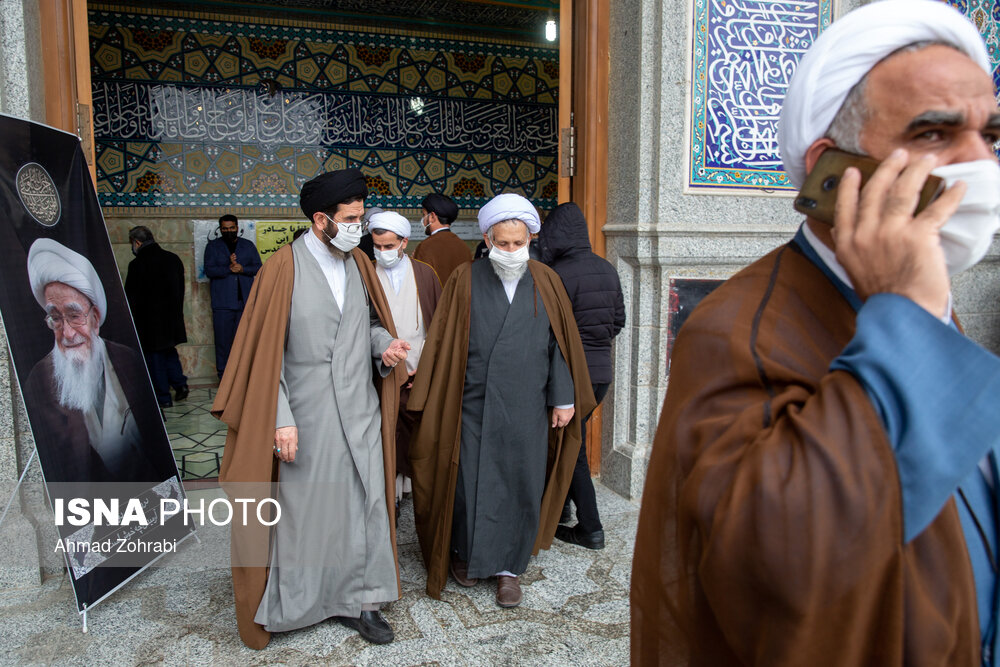 حضور مراجع، علما و مردم در مسجد امام حسن عسگری(ع) برای تسلیت رحلت آیت الله صافی گلپایگانی