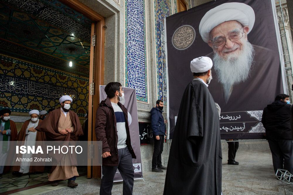 حضور مراجع، علما و مردم در مسجد امام حسن عسگری(ع) برای تسلیت رحلت آیت الله صافی گلپایگانی