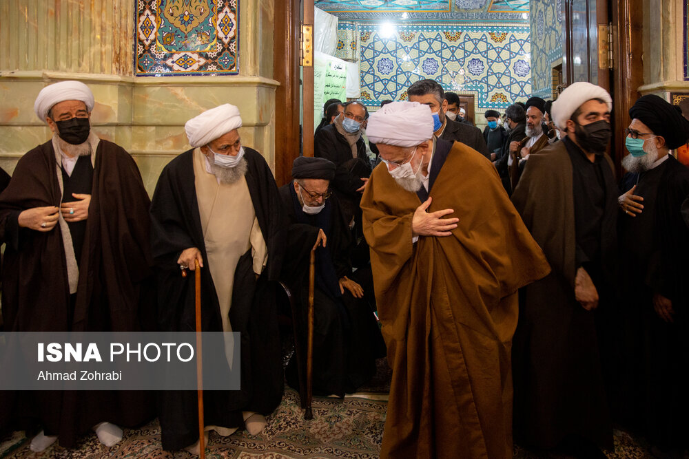 حضور مراجع، علما و مردم در مسجد امام حسن عسگری(ع) برای تسلیت رحلت آیت الله صافی گلپایگانی