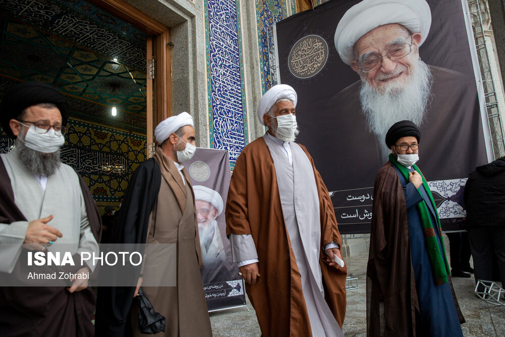 حضور مراجع، علما و مردم در مسجد امام حسن عسگری(ع) برای تسلیت رحلت آیت الله صافی گلپایگانی