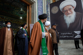 حضور مراجع، علما و مردم در مسجد امام حسن عسگری(ع) برای تسلیت رحلت آیت الله صافی گلپایگانی