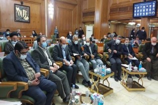 زاکانی برای بررسی بودجه شهرداری تهران در صحن شورا حاضر شد