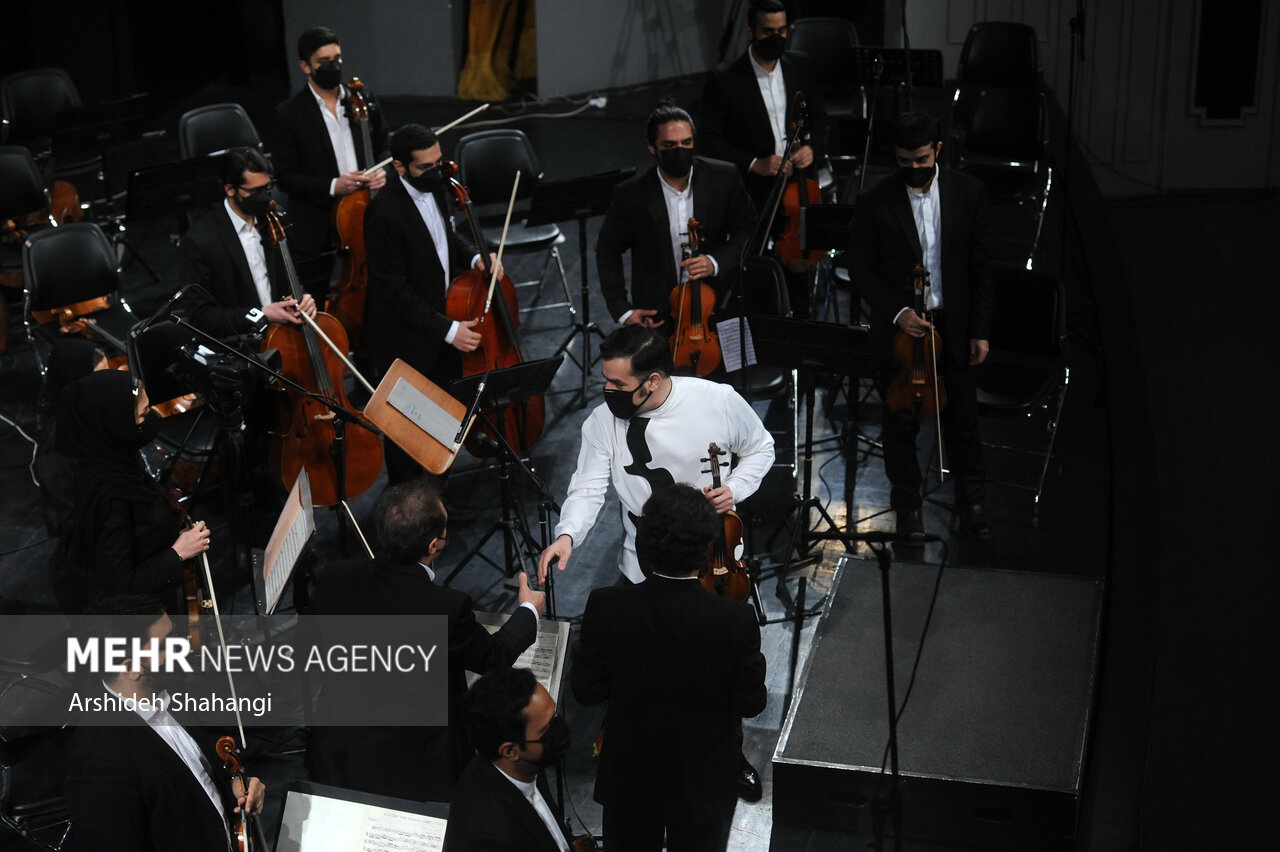 اجرای ارکستر سمفونیک تهران در سومین  شب جشنواره موسیقی فجر در تالار وحدت برگزار شد