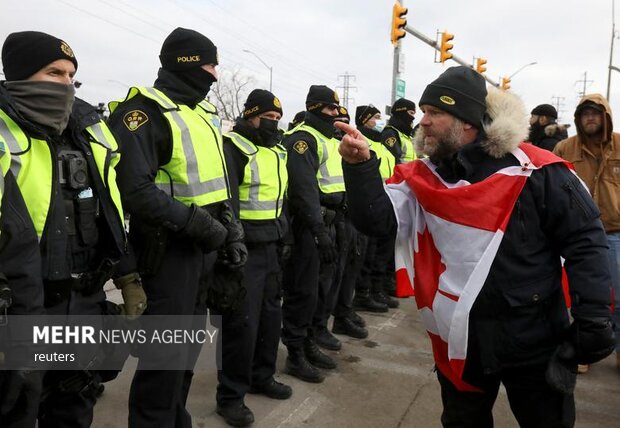 تقابل پلیس کانادا با معترضان علیه محدودیت‌های کرونا