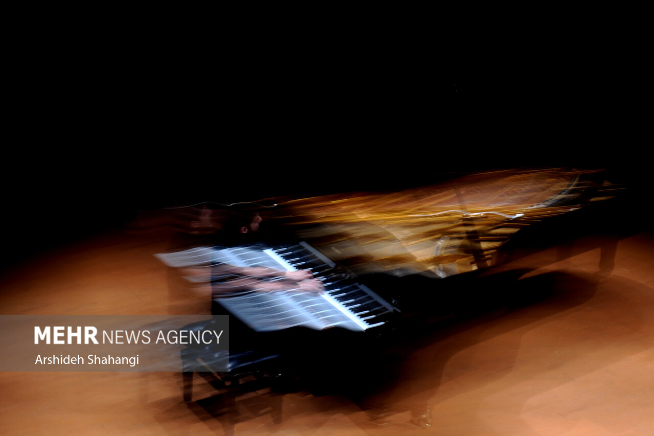 تک نوازی نیما شناوری با عنوان رسیتال پیانو در پنجمین شب جشنواره موسیقی فجر در تالار رودکی برگزار شد
