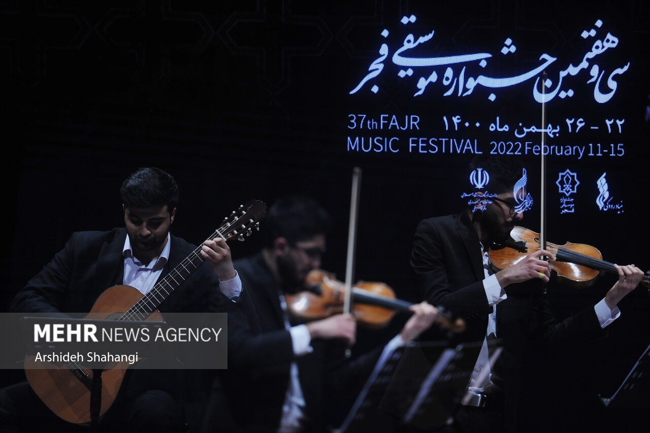 پنجمین شب جشنواره موسیقی فجر با اجرای ویوا در تالار رودکی برگزار شد