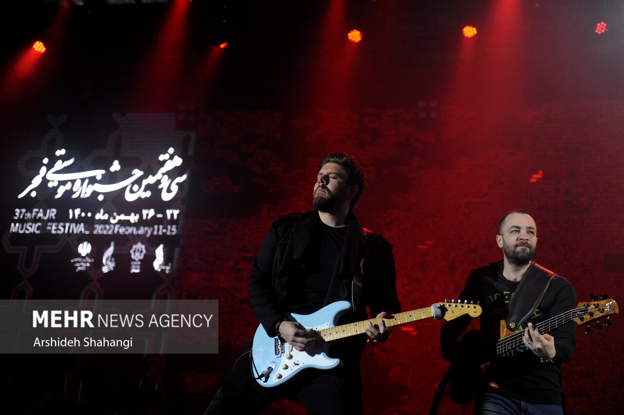 ششمین شب جشنواره موسیقی فجر با اجرای بهنام بانی در سالن میلاد نمایشگاه بین المللی تهران برگزار شد