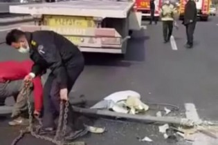 سقوط ۵ تیر چراغ برق در بزرگراه آزادگان