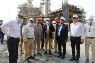 معاون وزیر نفت و مدیر عامل شرکت ملی صنایع پتروشیمی از پالایشگاه آبادان بازدید کرد
