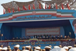 حضور رئیس‌جمهور در مراسم رژه ارتش