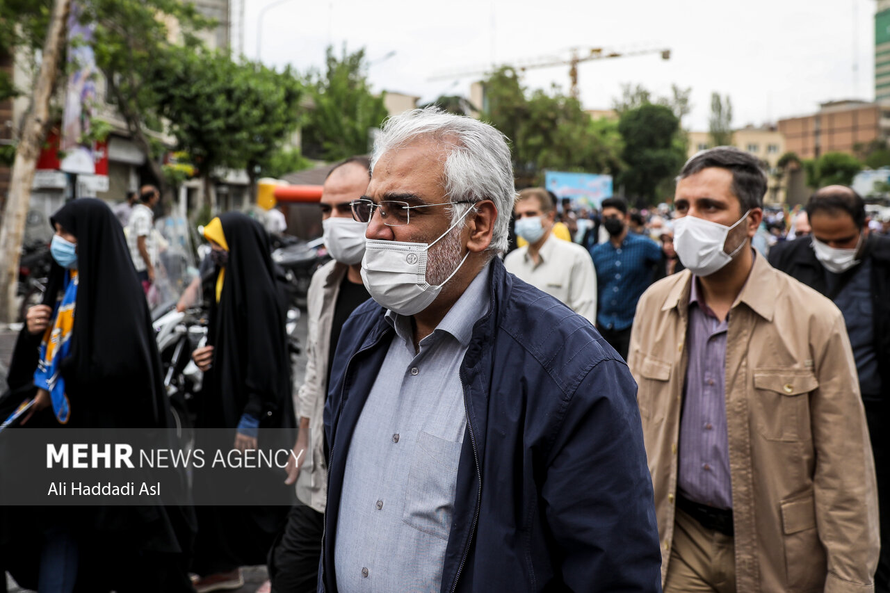 محمد مهدی طهرانچی رئیس دانشگاه آزاد اسلامی در مراسم راهپیمایی روز جهانی قدس در تهران حضور دارد