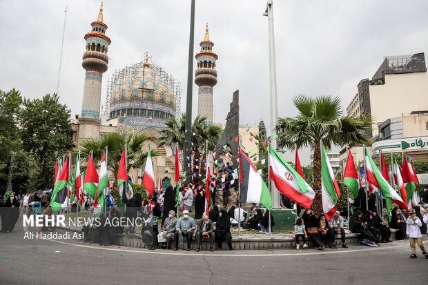 راهپیمایان روز قدس در میدان فلسطین تهران حضور دارند