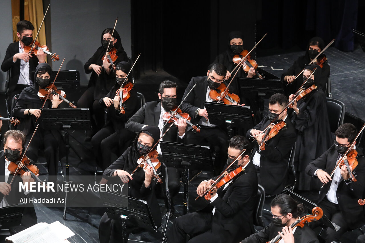 کنسرت ارکستر سمفونیک تهران به رهبری دز تالار وحدت به اجرا درآمد