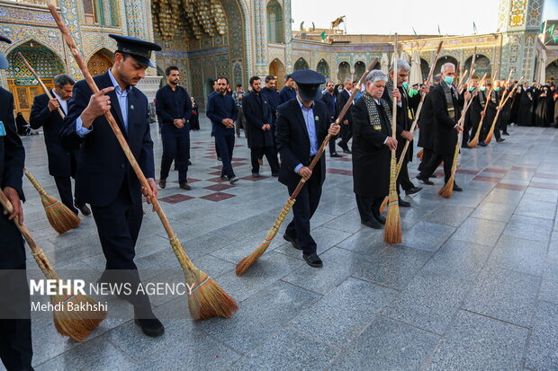 آیین جاروکشی خادمان حضرت معصومه(س)