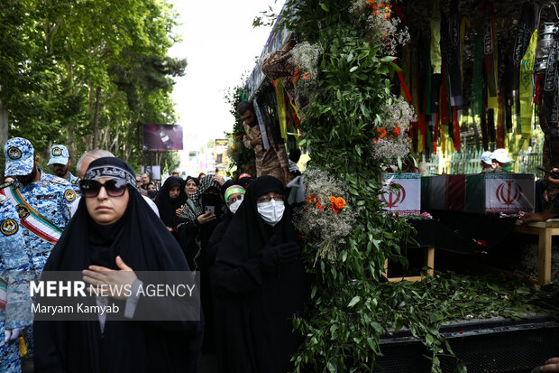 مراسم تشییع دو شهید گمنام در باشگاه انقلاب تهران برگزار شد