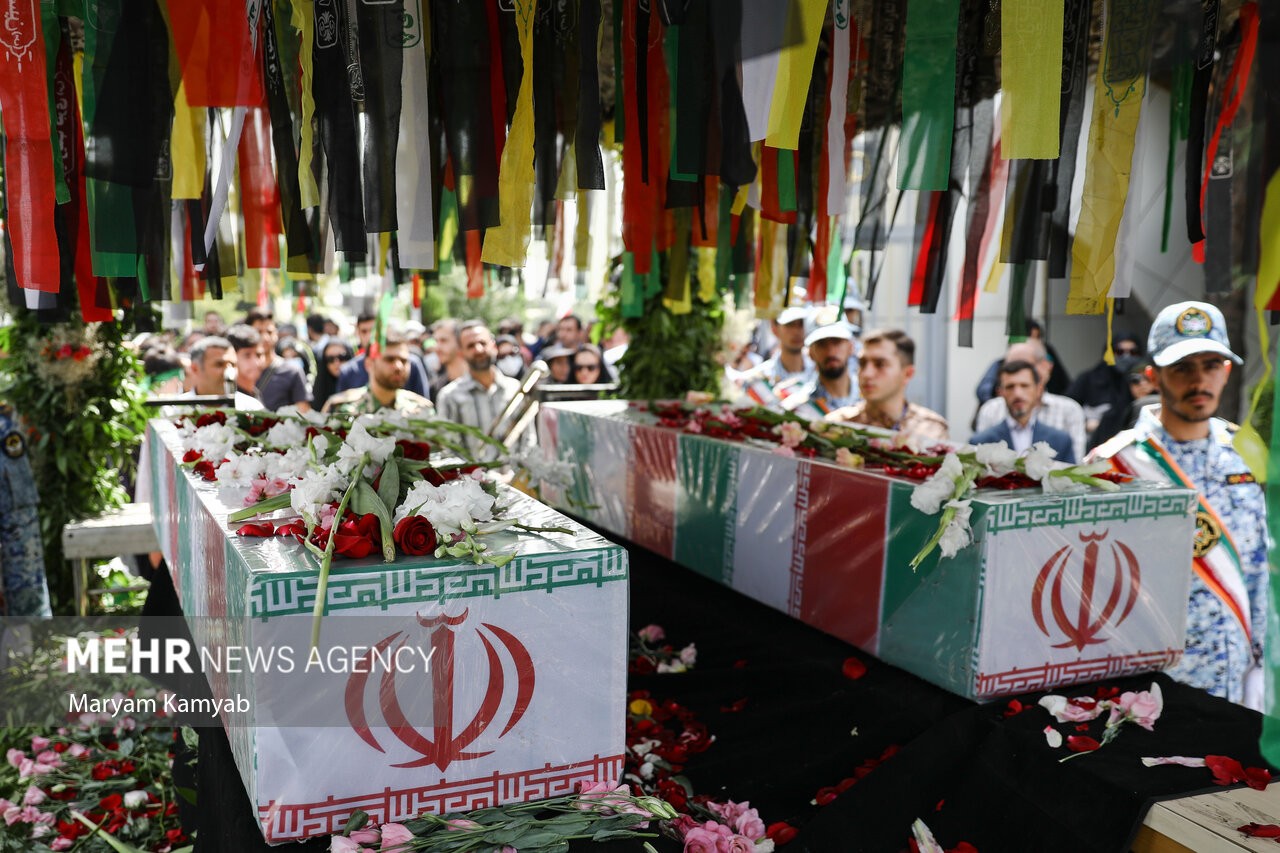 تصاویر / مراسم تشییع دو شهید گمنام در باشگاه انقلاب تهران  