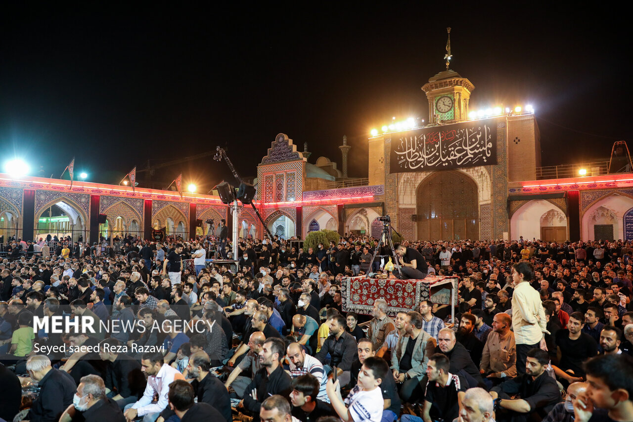 مراسم عزاداری شب دوم مراسم مسلمیه شامگاه امروز پنج شنبه ۱۶ تیر ۱۴۰۱ با حضور هیئات مذهبی در حرم عبدالعظیم حسنی (ع) برگزار شد.