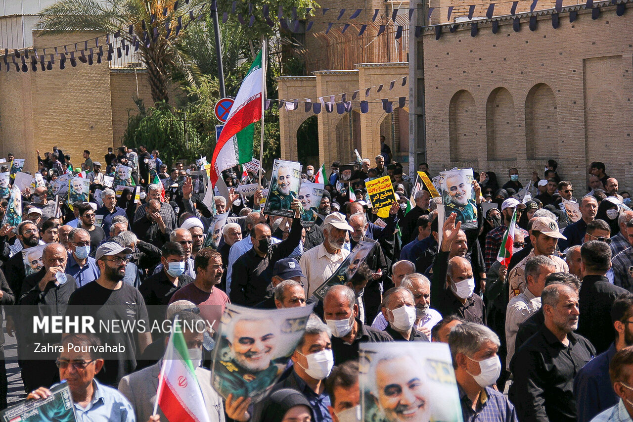 راهپیمایی مردم شیراز در محکومیت اغتشاشات اخیر