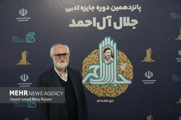 جواد محقق شاعر و نویسندهٔ در مراسم اختتامیه پانزدهمین دوره جایزه ادبی جلال آل احمد حضور دارد