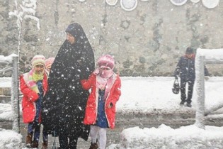 مدارس تیران و کرون و گلپایگان به علت بارش برف غیرحضوری شد
