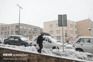 مدیران از دفتر کار بیرون بیایند و شهر را در برف کنترل کنند
