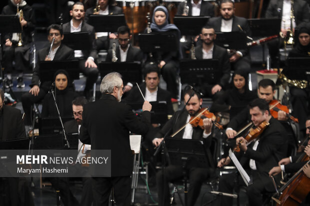 در اولین روز از سی و هشتمین جشنواره موسیقی فجر ارکستر ملی با حضور محمد مهدی اسماعیلی در تالار وحدت تهران قطعاتی را اجرا کردند
