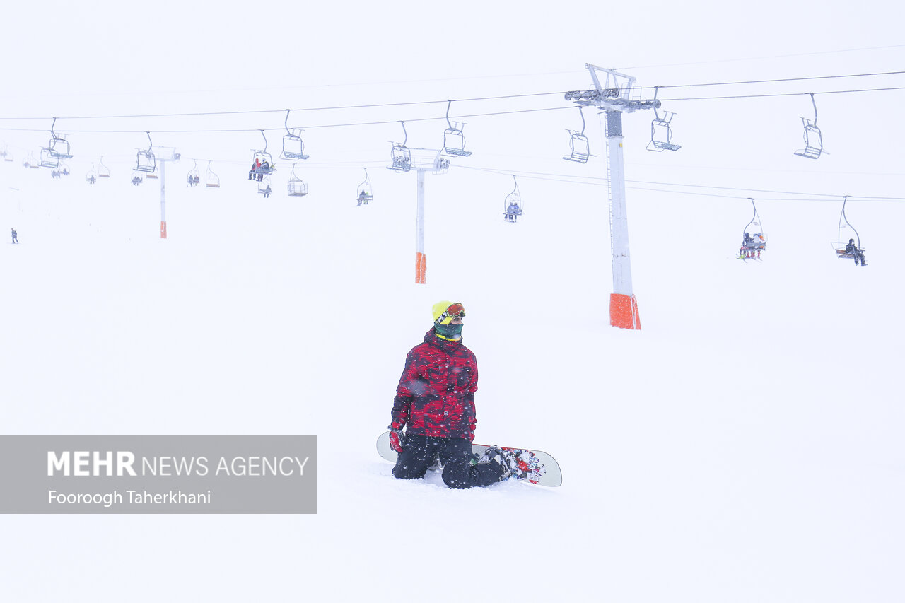 قله توچال درشمال تهران واقع شده که بخشی از دامنه‌های رشته کوه البرز به حساب می‌آید. این قله به دلیل قابلیت برف گیری به مکانی برای ورزش و تفریحات زمستانی تبدیل شده است وو هر سال در فصل زمستان مورد استقبال بسیاری از کوهنوردان و اسکی بازان قرار می‌گیرد