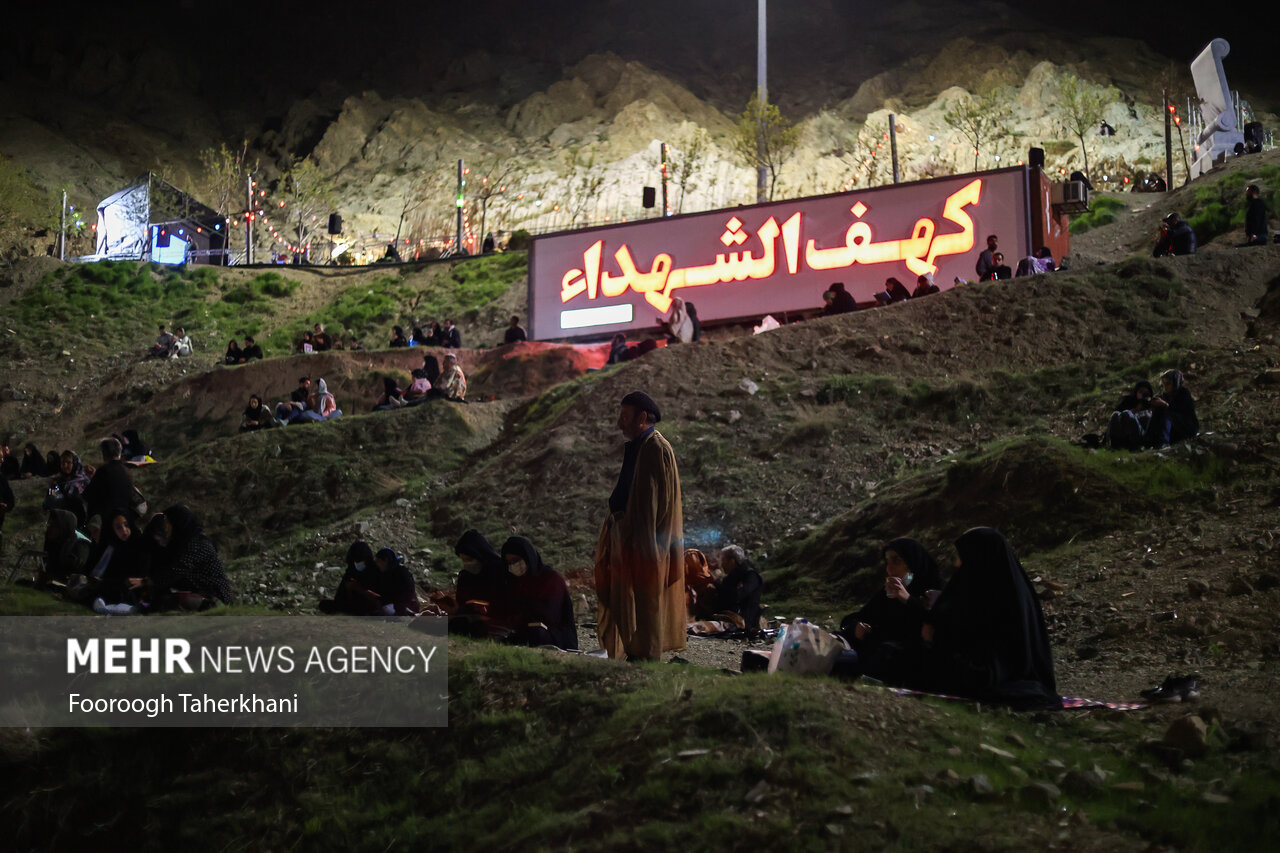 مراسم احیای شب نوزدهم ماه مبارک رمضان بامداد دوشنبه ۲۱ فروردین ۱۴۰۲ با حضور گسترده مردم تهران در کهف الشهدا برگزار شد