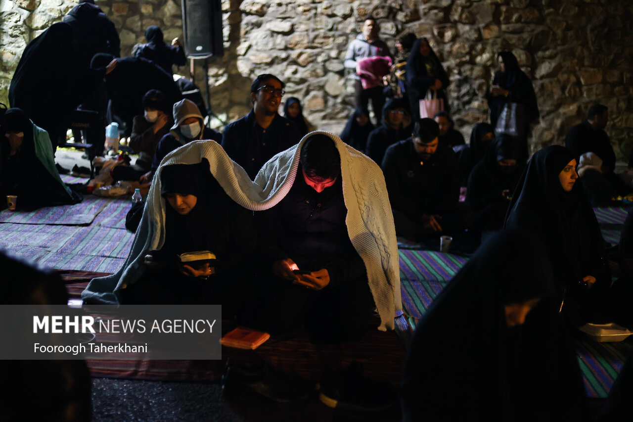 مراسم احیای شب نوزدهم ماه مبارک رمضان بامداد دوشنبه ۲۱ فروردین ۱۴۰۲ با حضور گسترده مردم تهران در کهف الشهدا برگزار شد